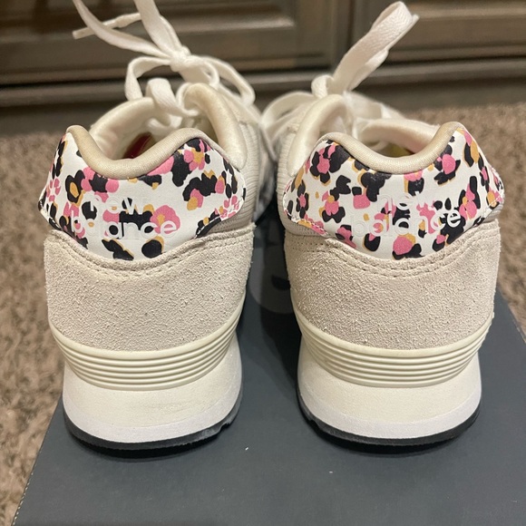 Like NEW New Balance tennis shoes 👟 - Picture 5 of 6